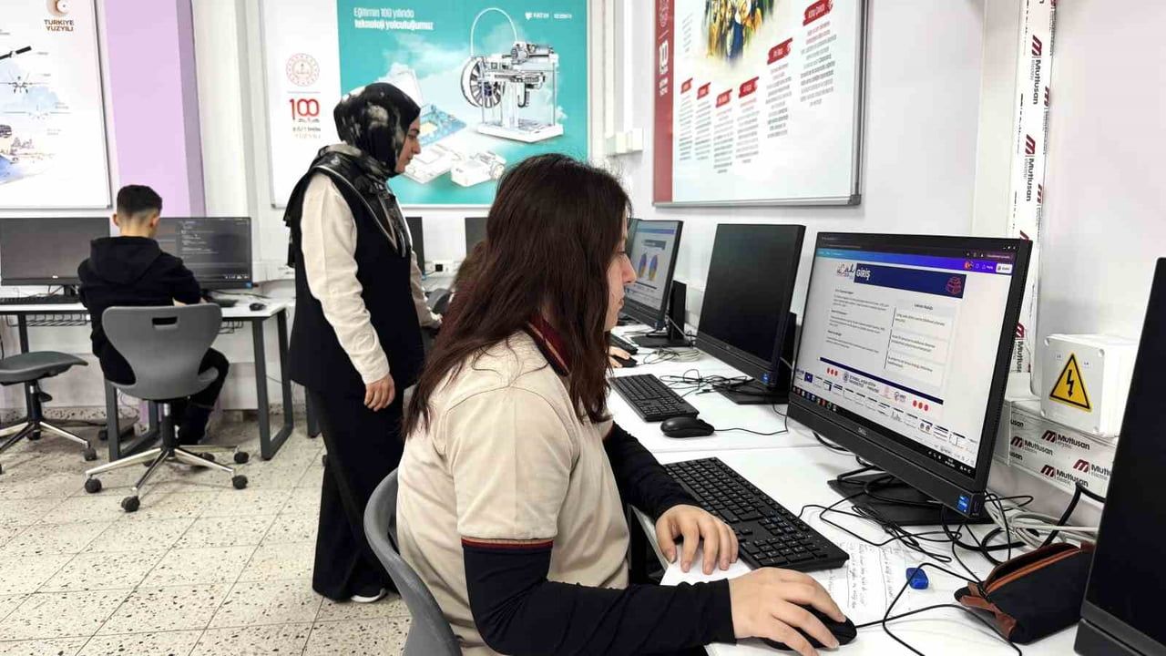 Karabüklü Lise Öğrencilerinden Türkçe Pop Şarkılarında Zaman Kipi Analizi