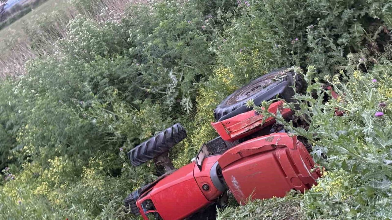 Karacabey'de traktör şarampole devrilmesi: Sürücü Necat Yılmaz (57) yaşamını yitirdi