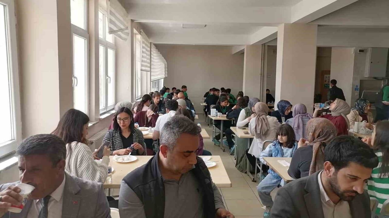 Karaçoban'da Geleneksel Pilav Günü: Akademi ile Sofra Kardeşliği Buluşturuldu