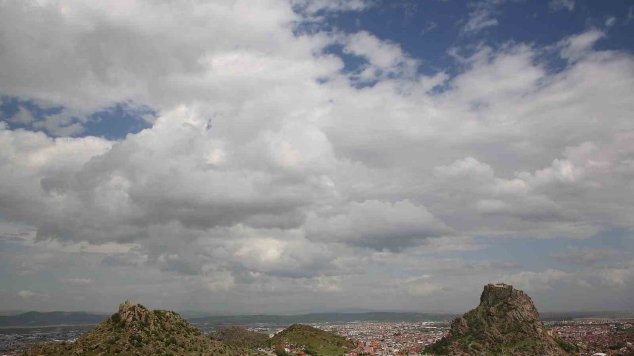 Karahisar Kalesi'nde bulut hareketliliği timelapse ile kaydedildi — AKÜ araştırmacısı ve müzisyenin ortak çalışması
