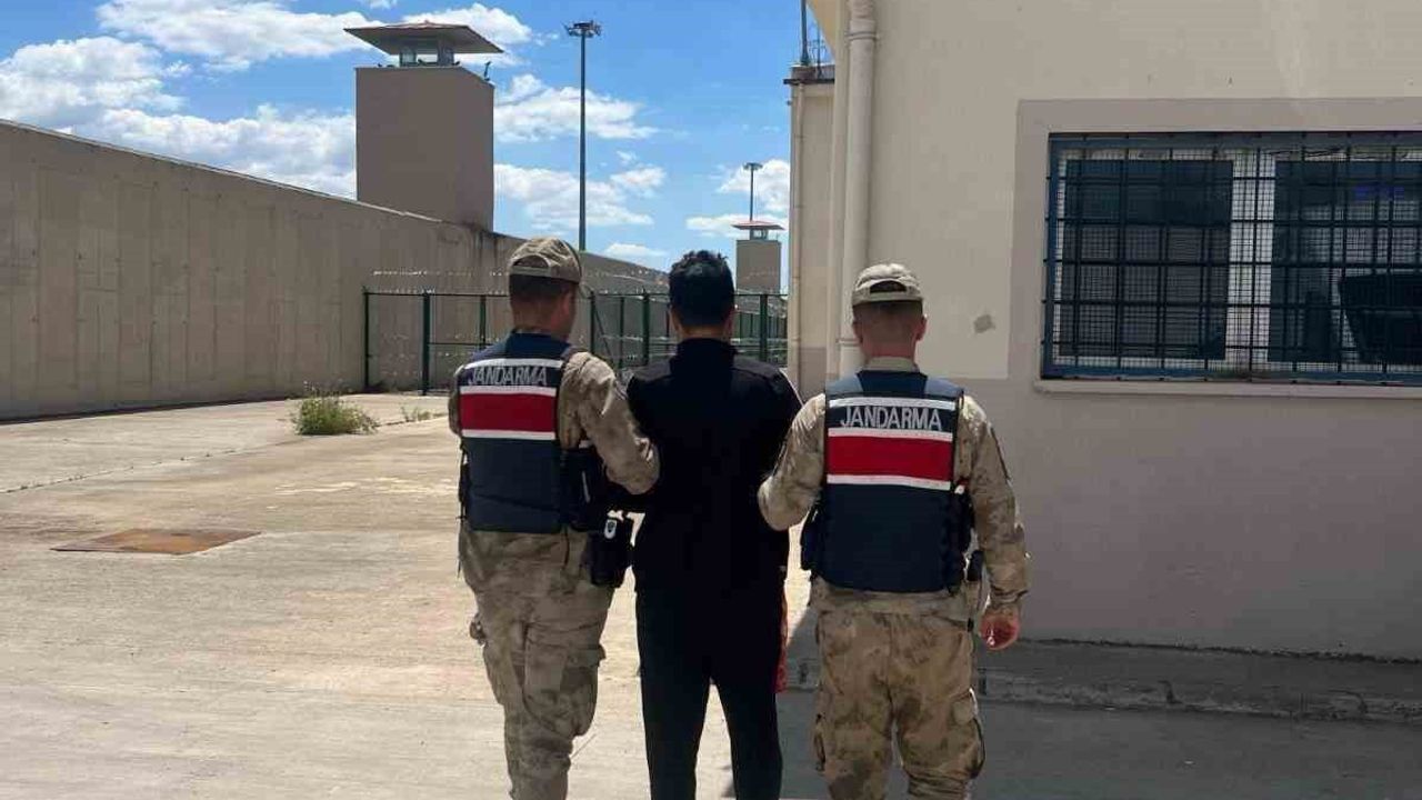 Karaköprü'de kesinleşmiş 7 yıl hapis cezası bulunan O.K. jandarma tarafından yakalandı