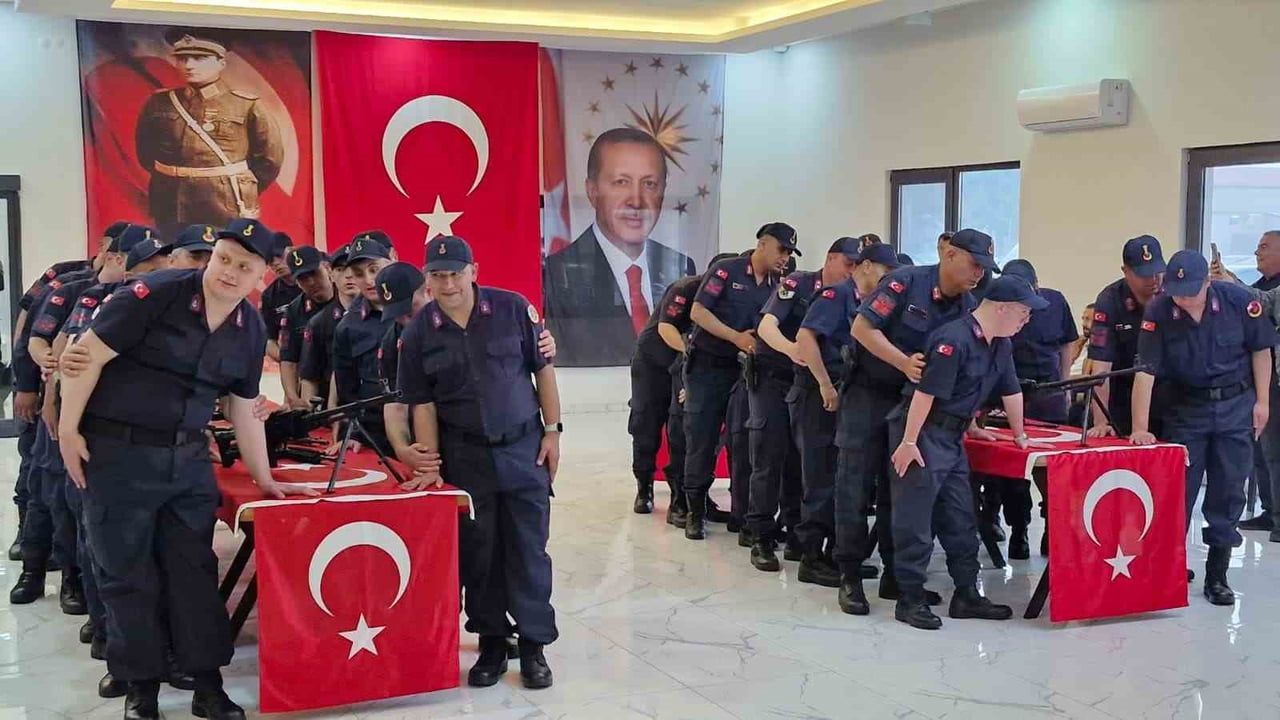 Karaman'da 16 özel birey bir günlük temsili askerlik yaparak yemin etti
