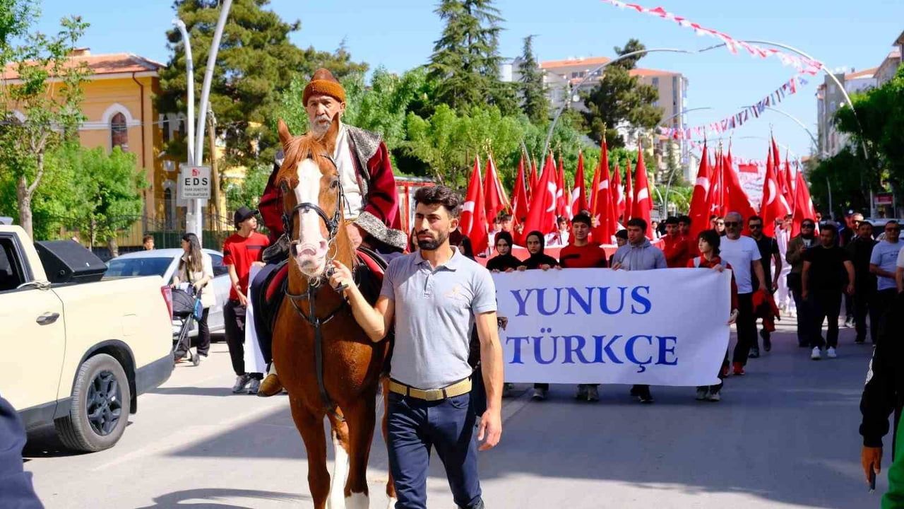 Karaman’da 749. Türk Dil Bayramı kapsamında 'Türk Dili Yürüyüşü' düzenlendi