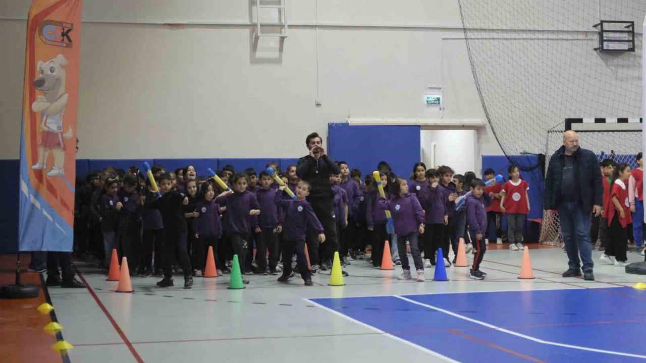 Karaman'da Dünya Çocuk Atletizm Günü'nde bin 500 öğrenci spor etkinliğinde buluştu