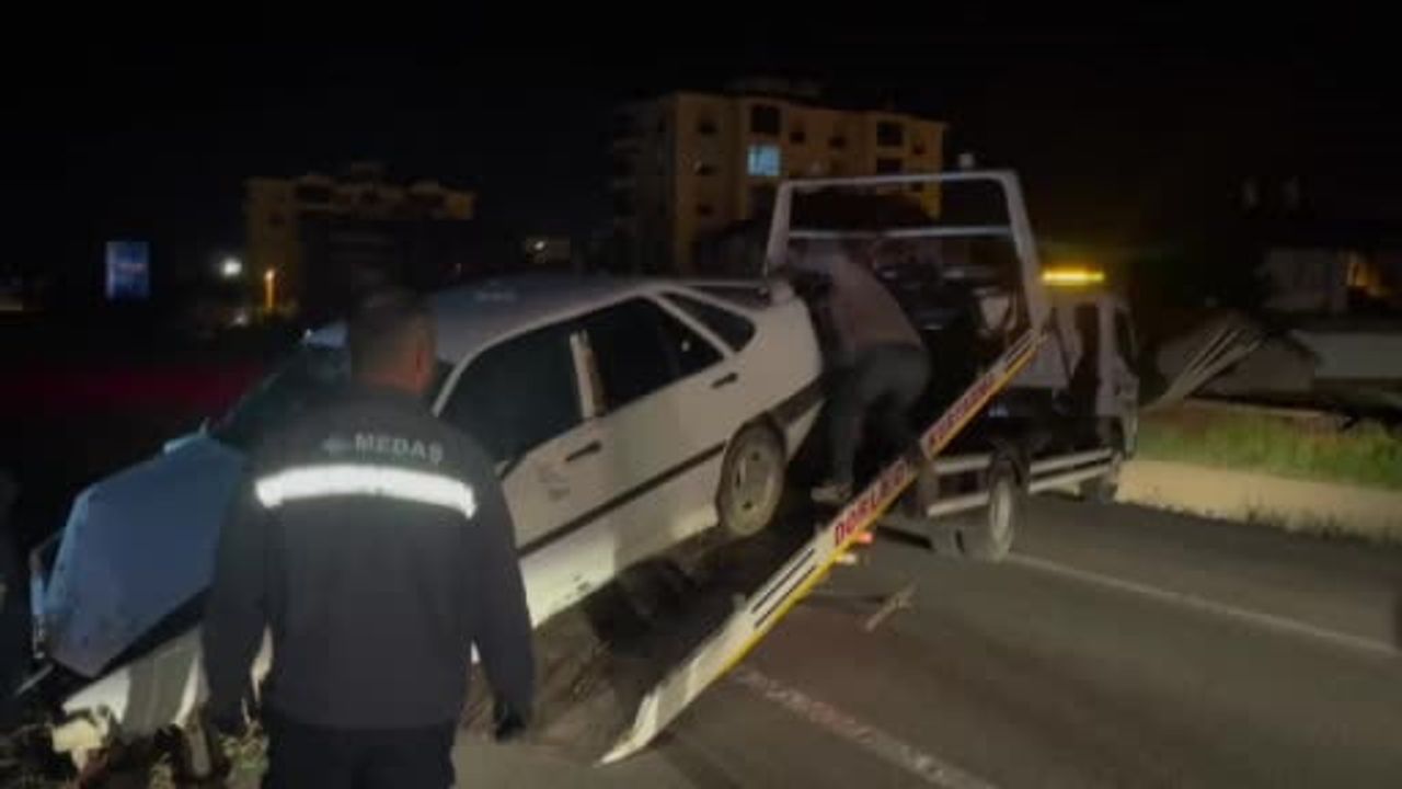 Karaman’da otomobil aydınlatma direğine çarptı: 1 yaralı, sürücü olay yerinden ayrıldı