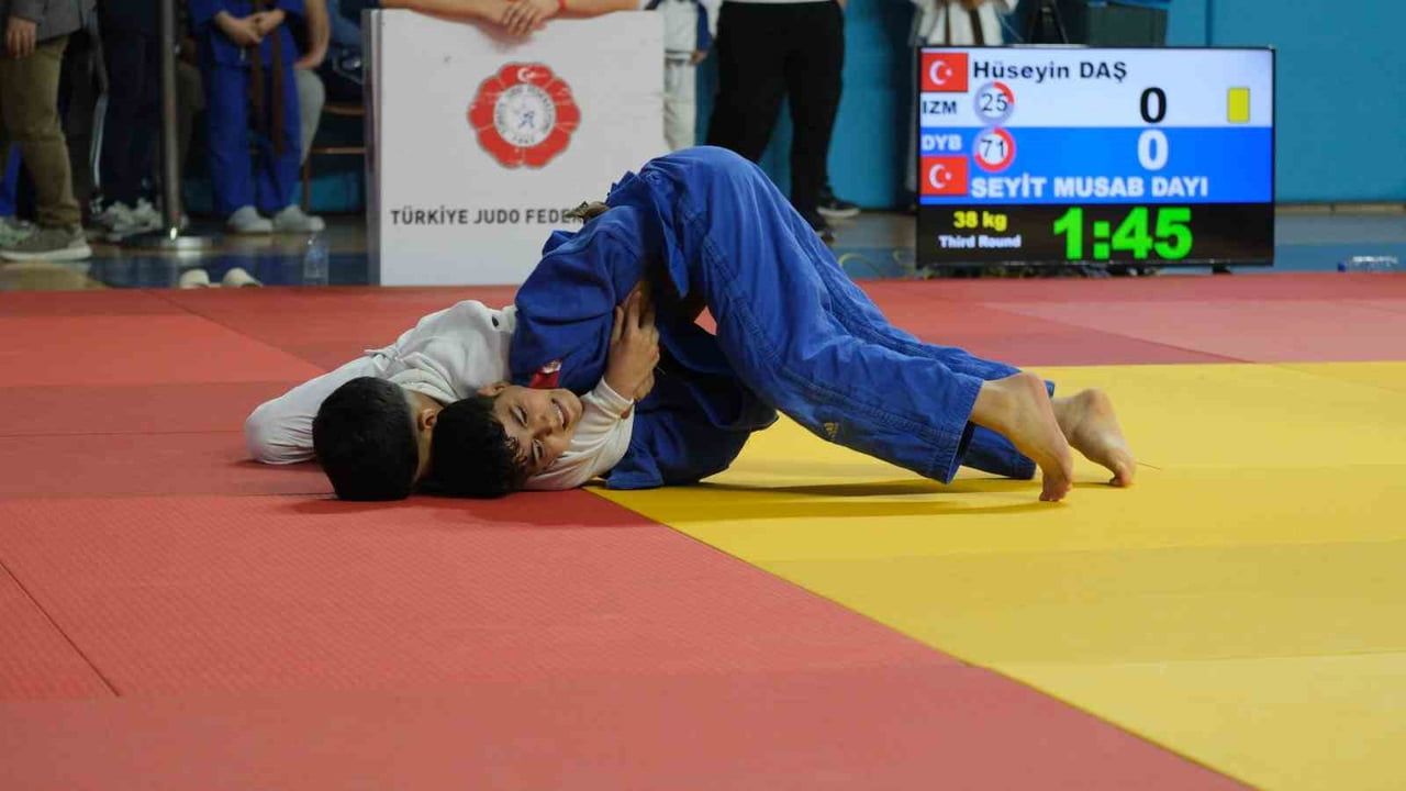 Karaman'da Spor Toto Minikler Türkiye Judo Şampiyonası başladı