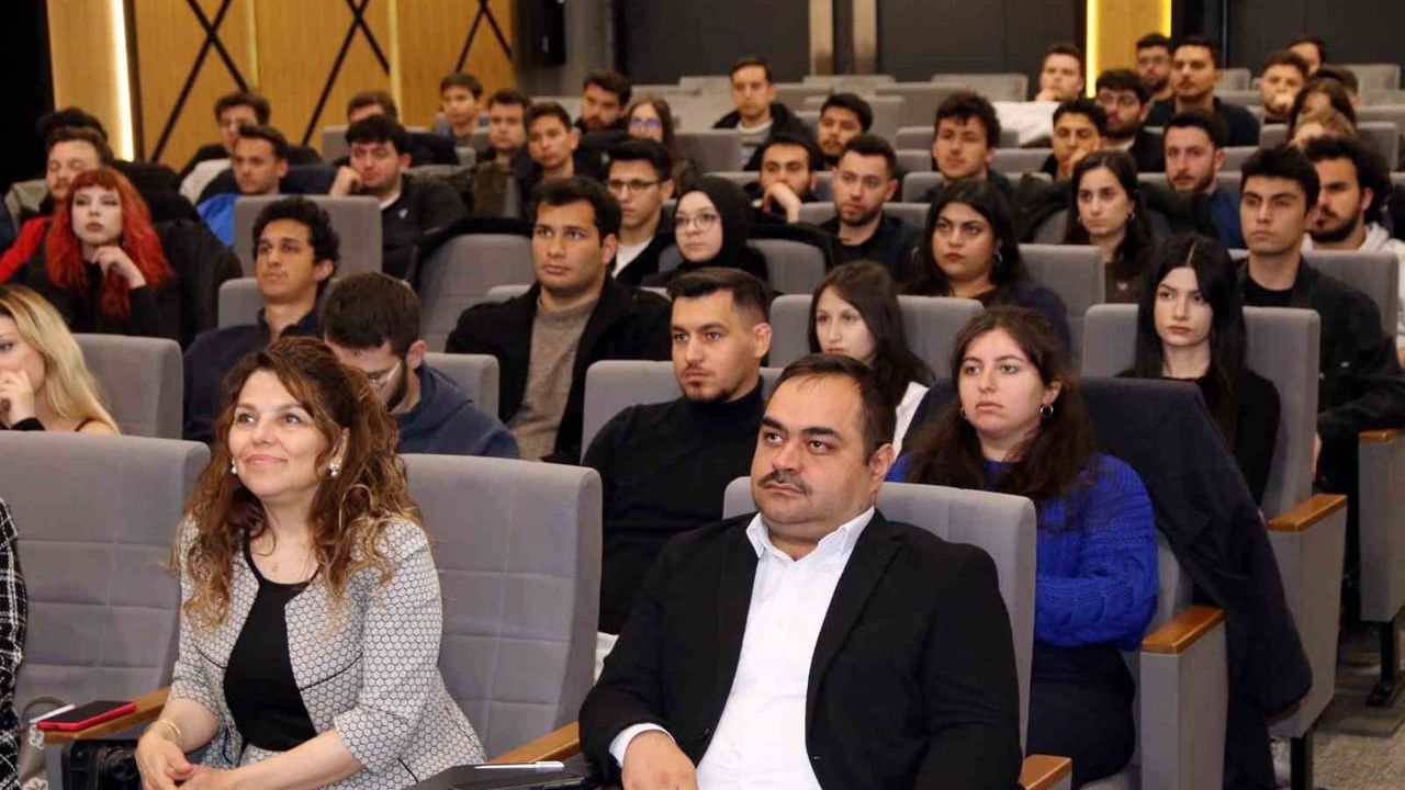 Kariyer Basamakları Kütahya OSB’de Anlatıldı: Sanayi-Üniversite İş Birliği Öğrencileri Buluşturdu