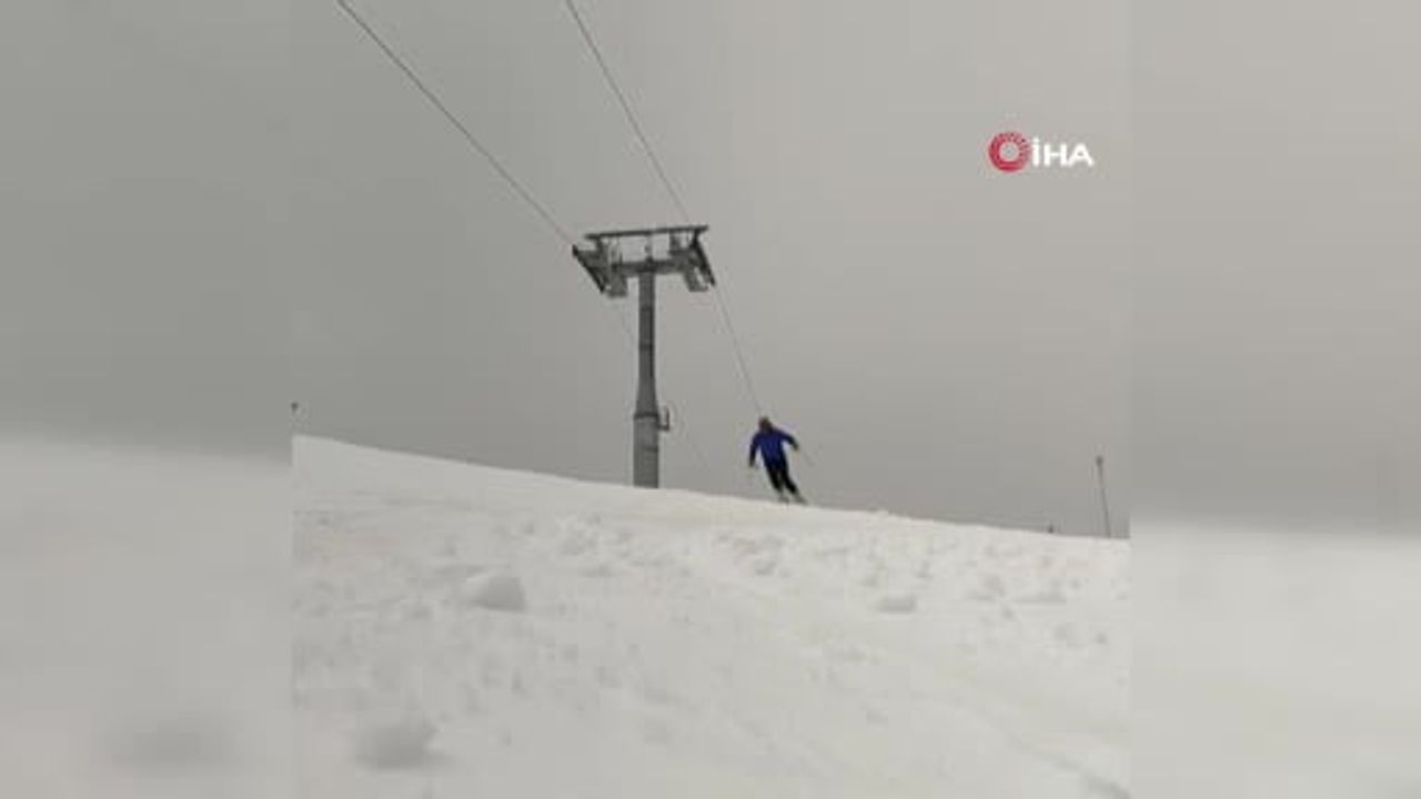 Kars’ta 19 Mayıs’ta kar yağışı: Sarıkamış Kayak Merkezi 9. pisti beyaza büründü