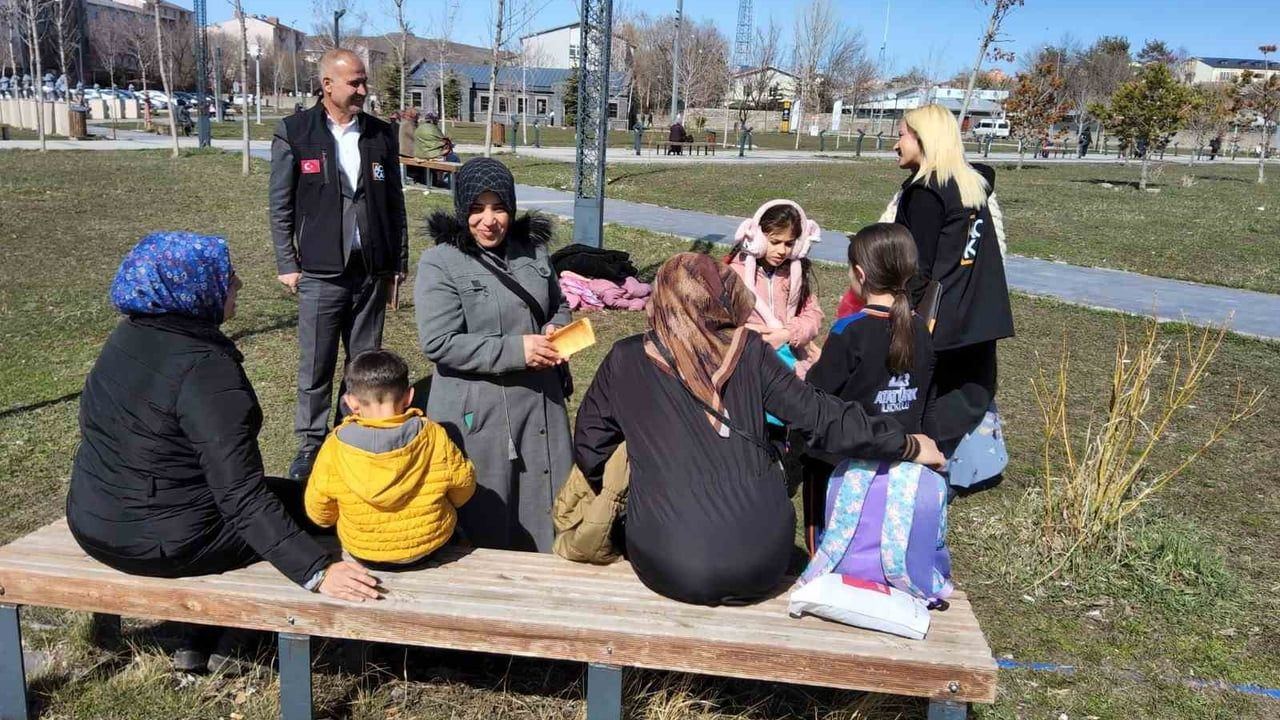 Kars’ta Açık Kapı farkındalık seferberliği: Aile içi ve kadına karşı şiddete bilgilendirme çalışmaları