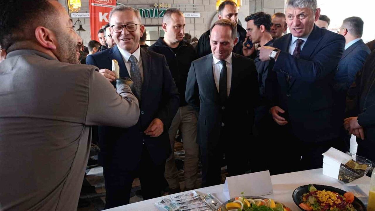 Kars'ta 'Asırlık Tariflerle Türk Mutfağı' Etkinliği Tarihi Bedesten'de Tanıtıldı