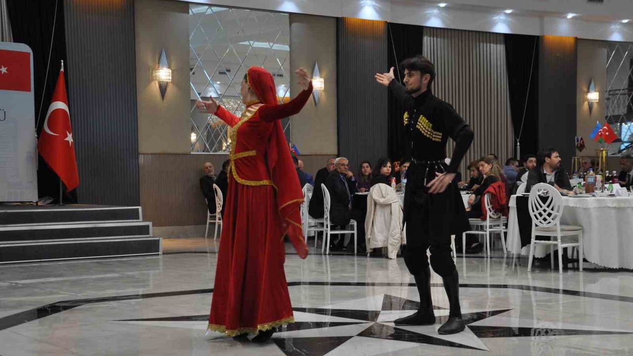 Kars'ta Azerbaycan Bağımsızlık Günü etkinliği: 108. yıl anıldı