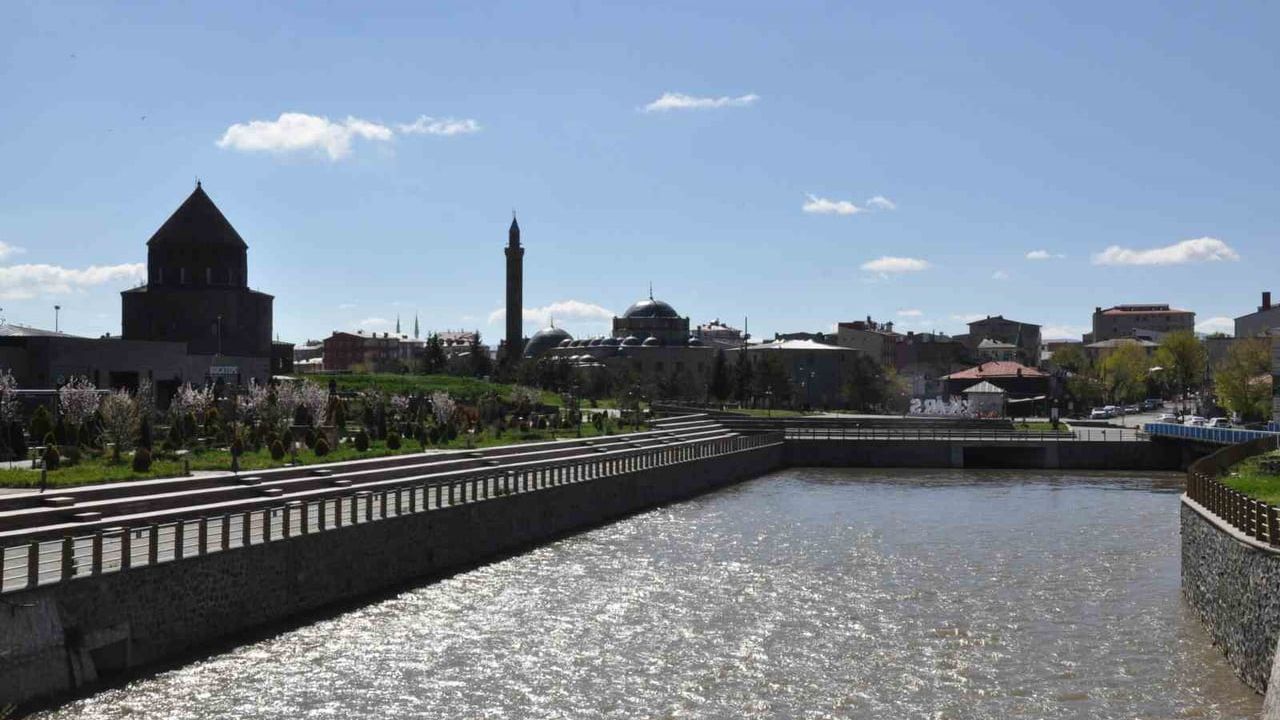 Kars’ta bayram sessizliği: Bedesten ve kent merkezinde sakinlik
