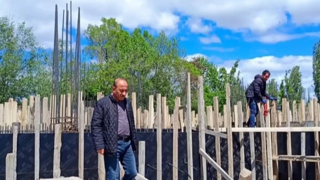 Kars'ta eğitim yatırımları: Kağızman'daki 1 Ekim Ortaokulu inşaatında inceleme