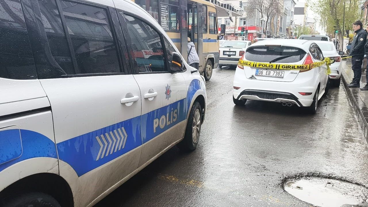 Kars'ta Faikbey Caddesi'nde silahlı kavga: 1 kişi yaralandı