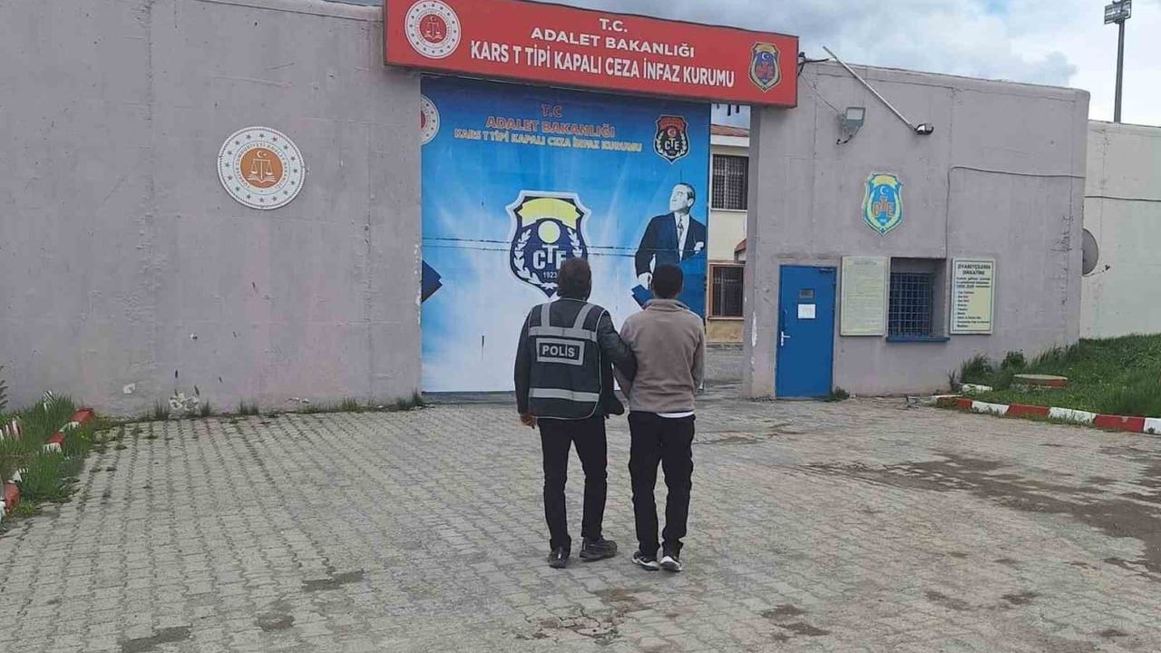Kars’ta kredi kartı dolandırıcılığından hükümlü M.Ö. yakalandı
