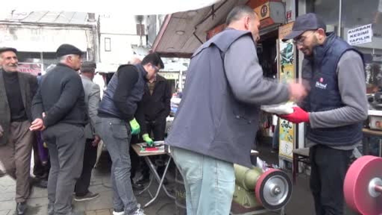 Kars’ta Kurban Bayramı öncesi bıçakçılarda yoğun mesai