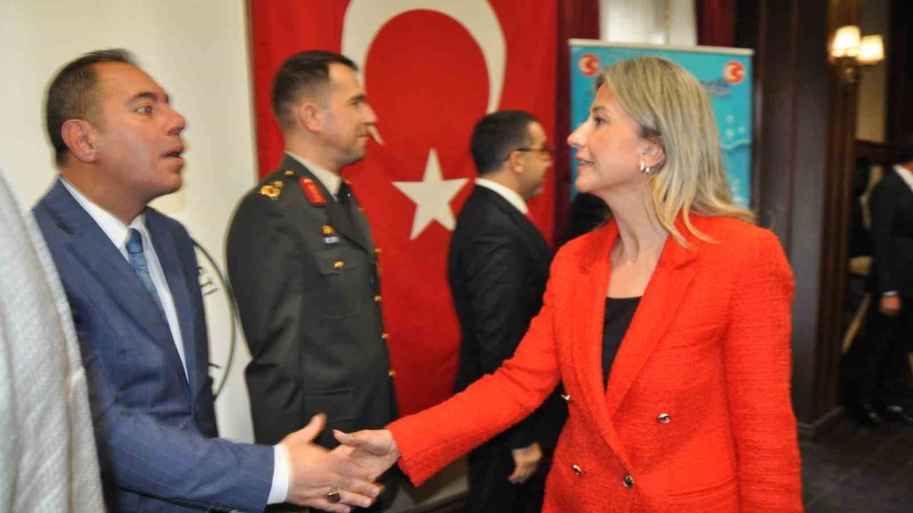 Kars'ta Kurban Bayramı: Polis Evi'nde Protokol Bayramlaştı