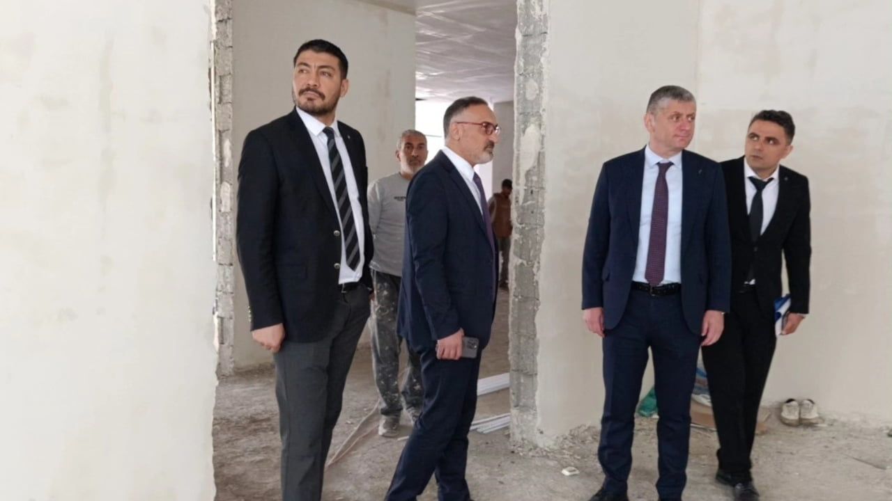 Kars’ta kütüphane yatırımları yerinde incelendi: Taner Beyoğlu ve Abdulsamet Taş projeleri değerlendirdi