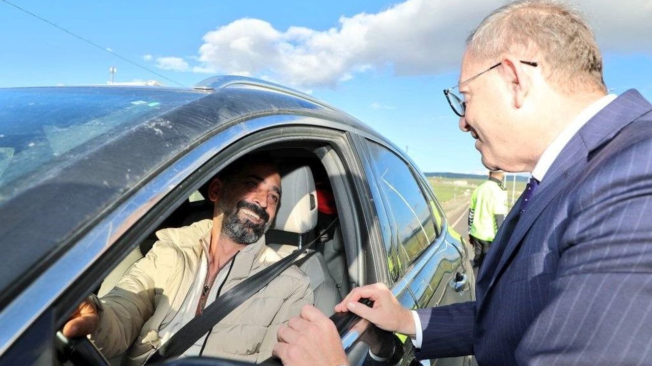 Kars Valisi Ziya Polat, Bayram Denetiminde Kars-Iğdır Karayolu Uygulama Noktasını Ziyaret Etti