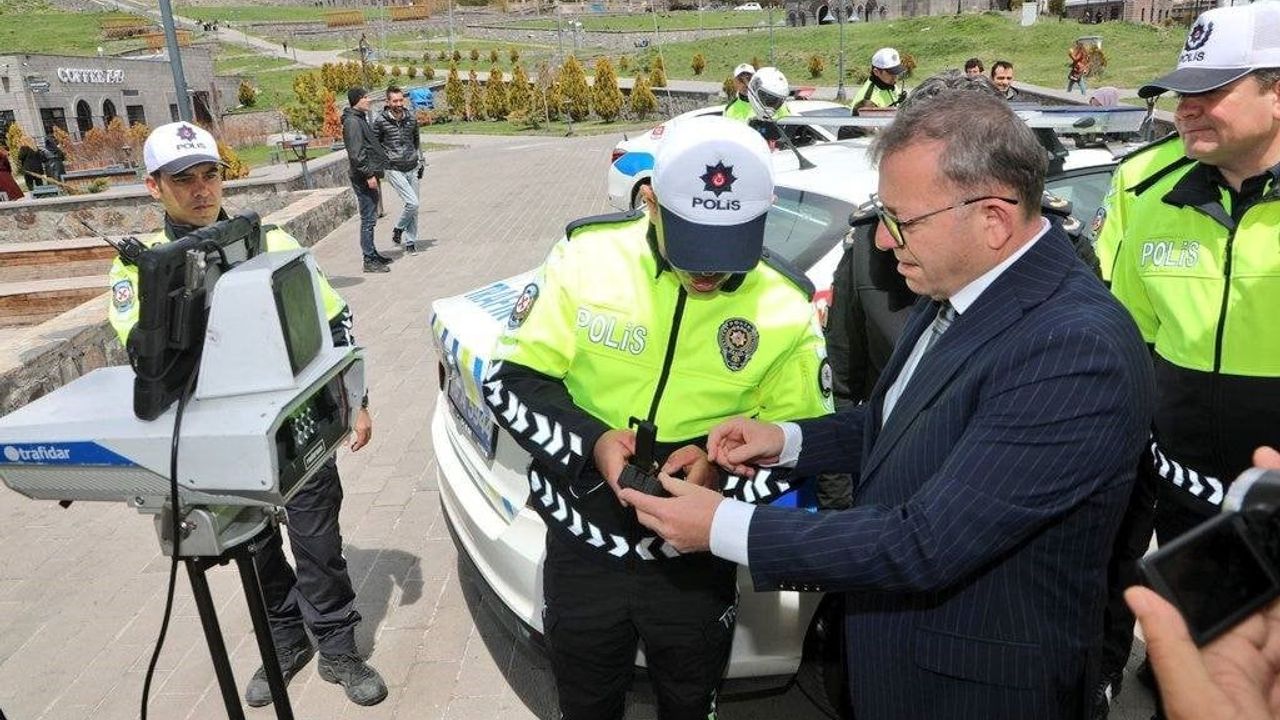 Kars Valisi Ziya Polat, Trafik Haftası Etkinliklerinde Öğrencilerle Buluştu
