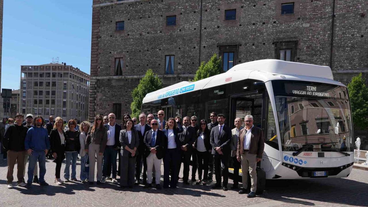 Karsan, İtalya Terni’ye 2 adet 12 metrelik e-ATA Hydrogen teslim etti