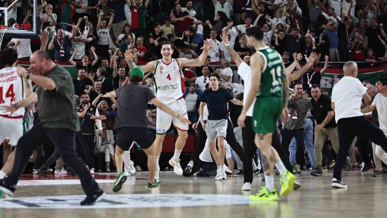 Karşıyaka, Bursaspor'u 84-82 yenerek ligde kaldı