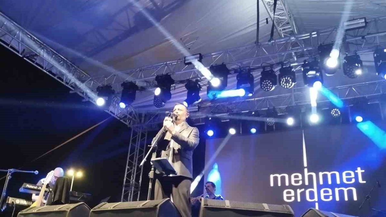 Kartal’da 19 Mayıs coşkusu: Binler kortejde buluştu, Mehmet Erdem sahne aldı