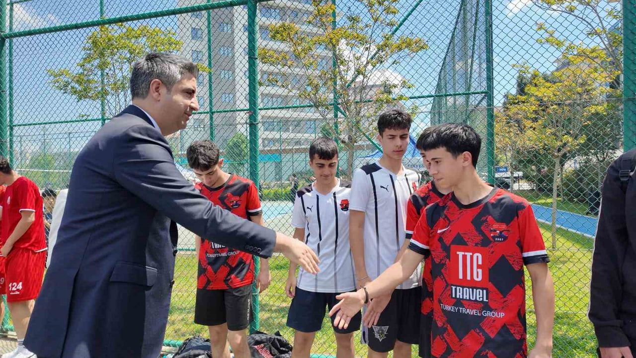 Kartal’da 19 Mayıs Gençlik Şöleni: 40 takım yarıştı, Başkan Gökhan Yüksel milli bayram coşkusuna vurgu yaptı