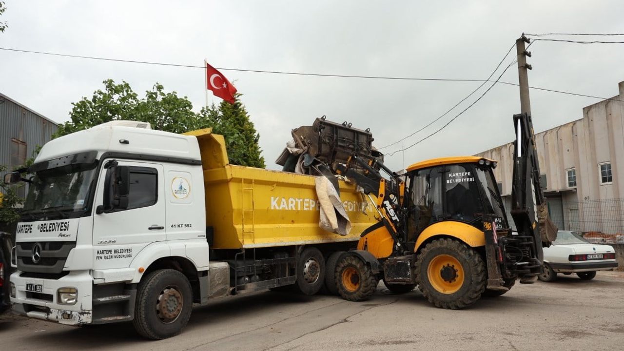 Kartepe'de bayram öncesi kapsamlı temizlik çalışmaları