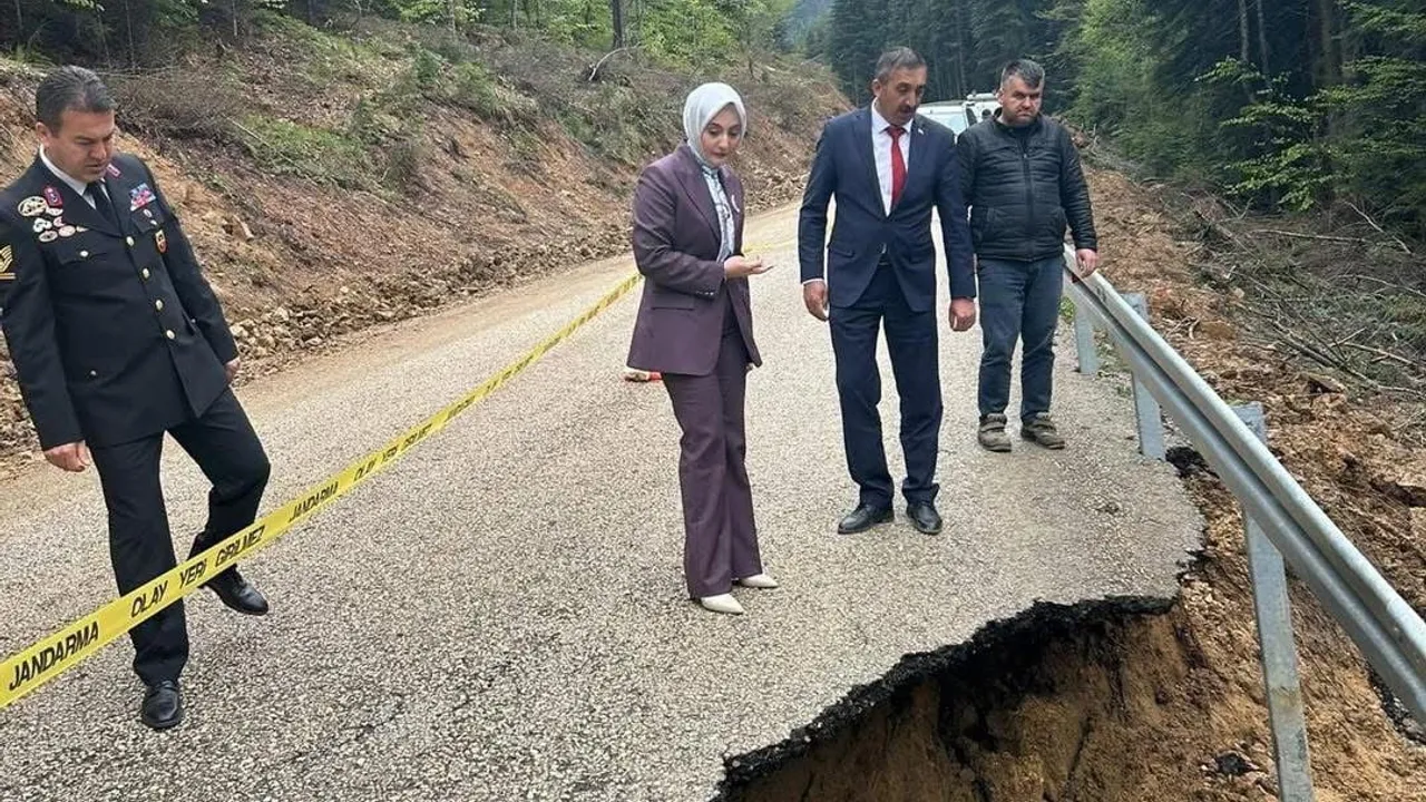Kastamonu Ağlı’da Oluközü grup yolunda heyelan: yol çökmesi ve çalışmalar sürüyor