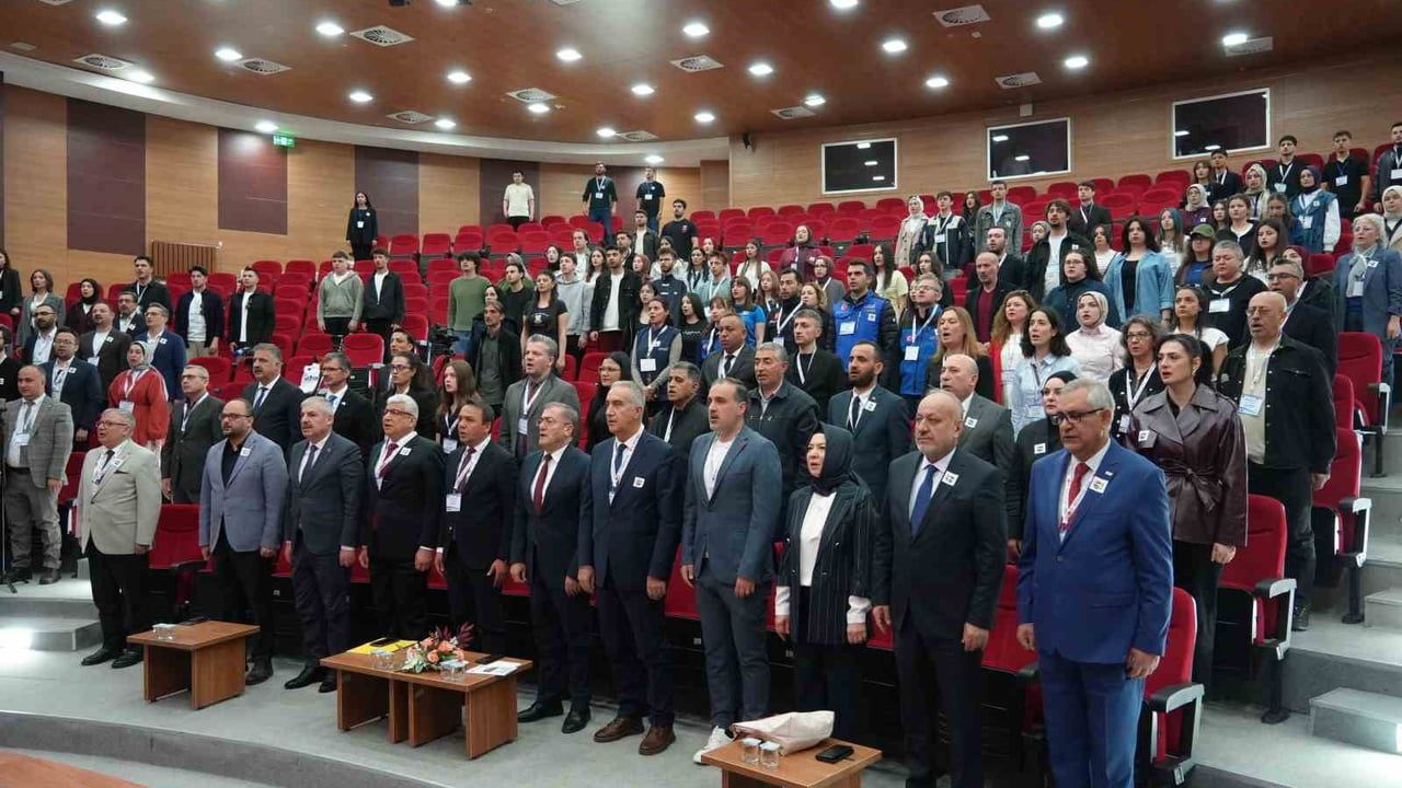 Kastamonu'da 18 Üniversiteden Akademisyenler 'Jeomorfoloji Perspektifinde Akarsu Havzası Yönetimi' Çalıştayında Buluştu