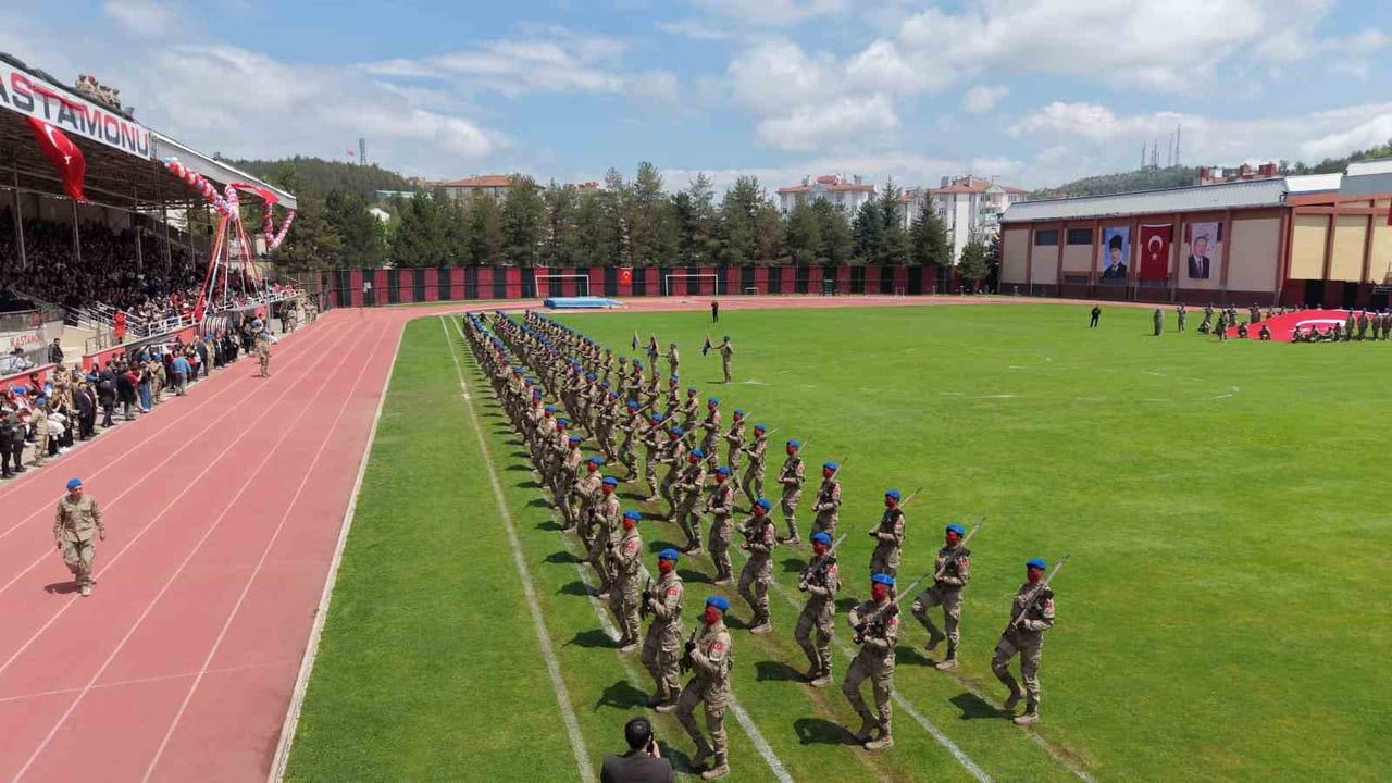 Kastamonu’da 19 Mayıs’ta Jandarma Komandolarının Gösterisi Vatandaşlardan Büyük İlgi Gördü