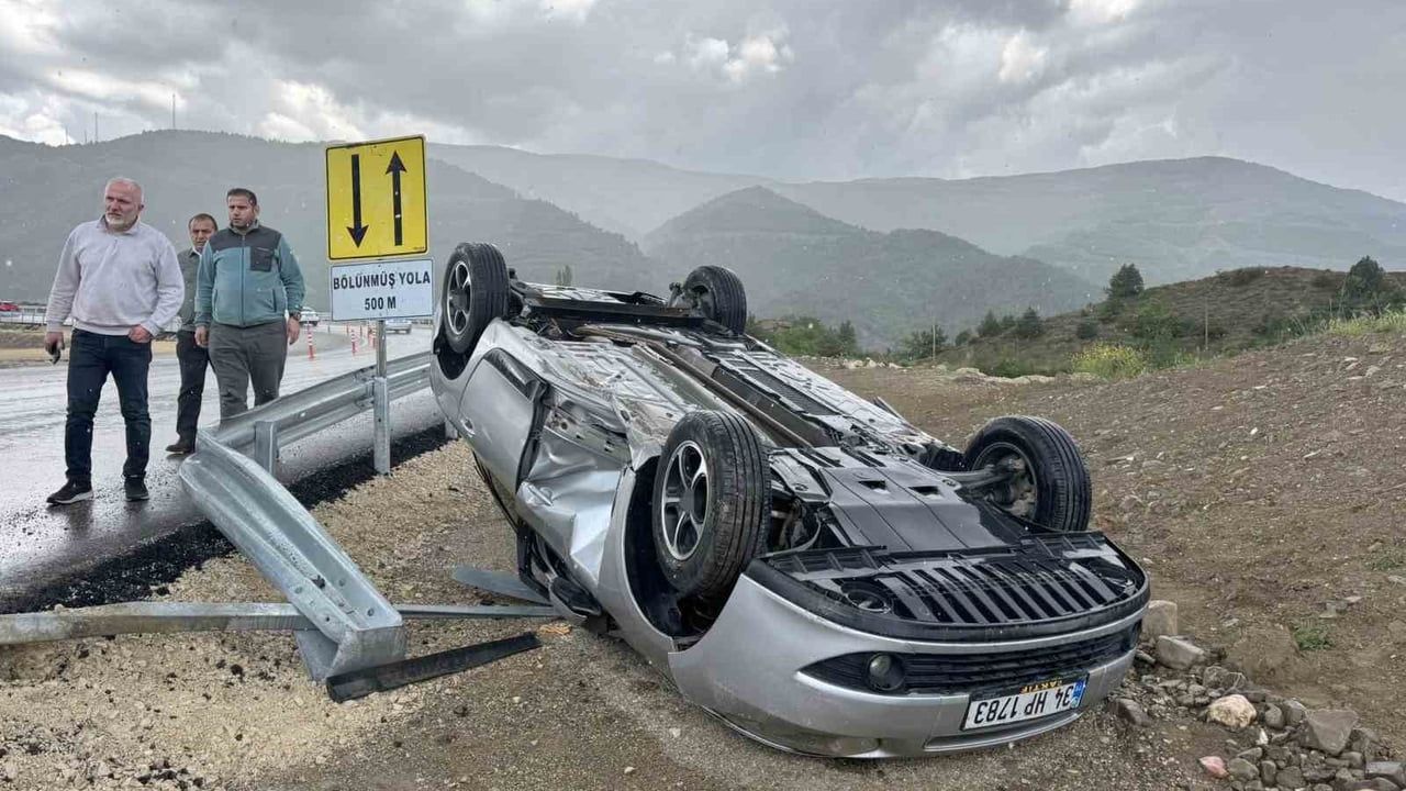 Kastamonu'da su birikintisine kapılan otomobil takla attı, yaralanan yok