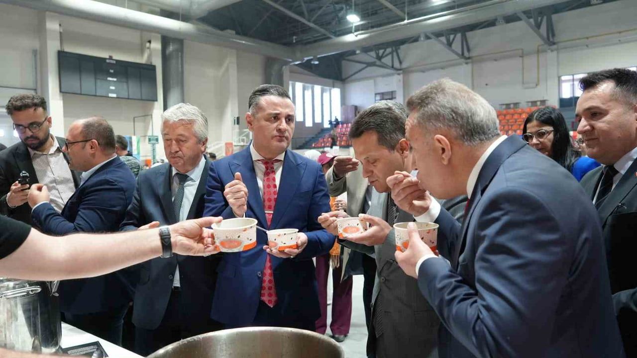 Kastamonu Üniversitesi 20. Yıl Gençlik Festivali kültürleri ve lezzetleri buluşturdu