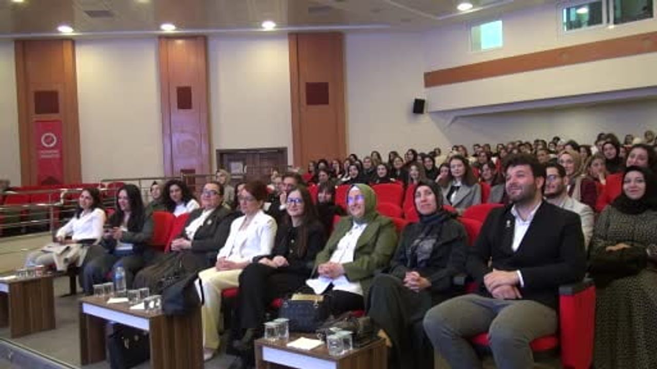 Kastamonu Üniversitesi'nde 3. Kastamonu Diyetisyenler Günü: Geleceğin Diyetisyenleri Beyaz Önlük Giydi
