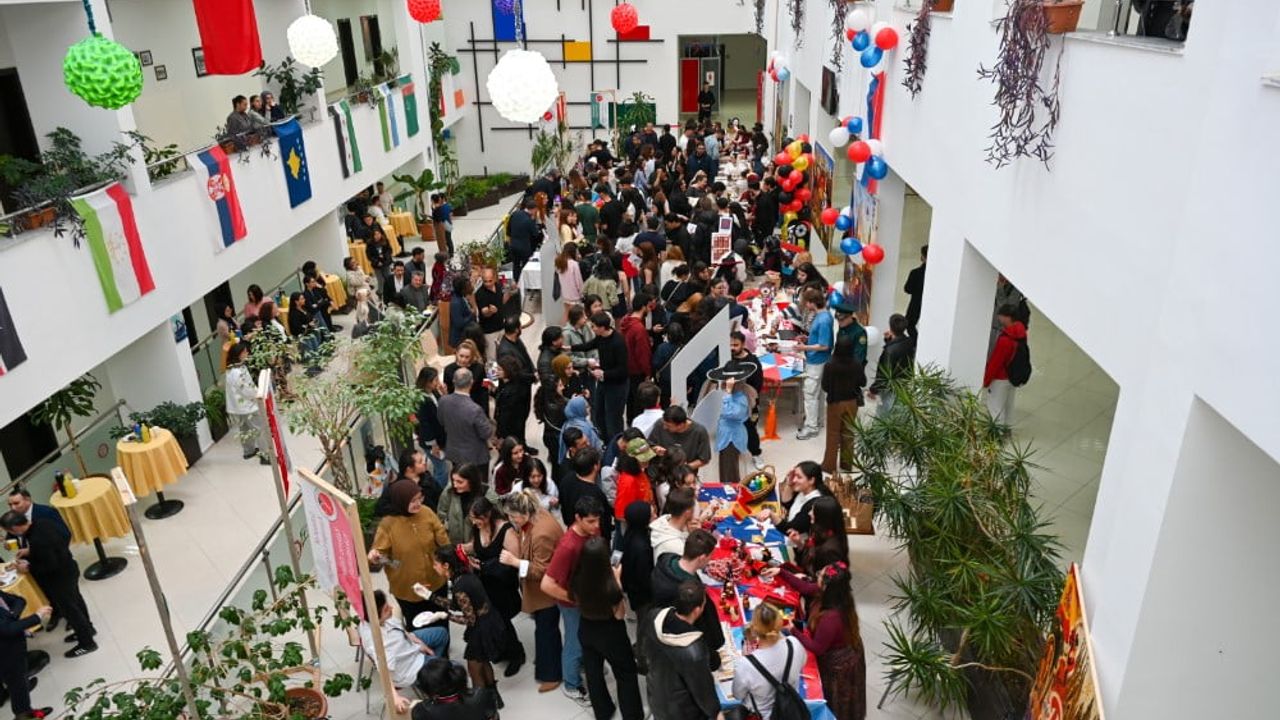 Kastamonu Üniversitesi'nde "Diller Farklı, Dostluk Ortak!" temalı Yabancı Dil Festivali düzenlendi