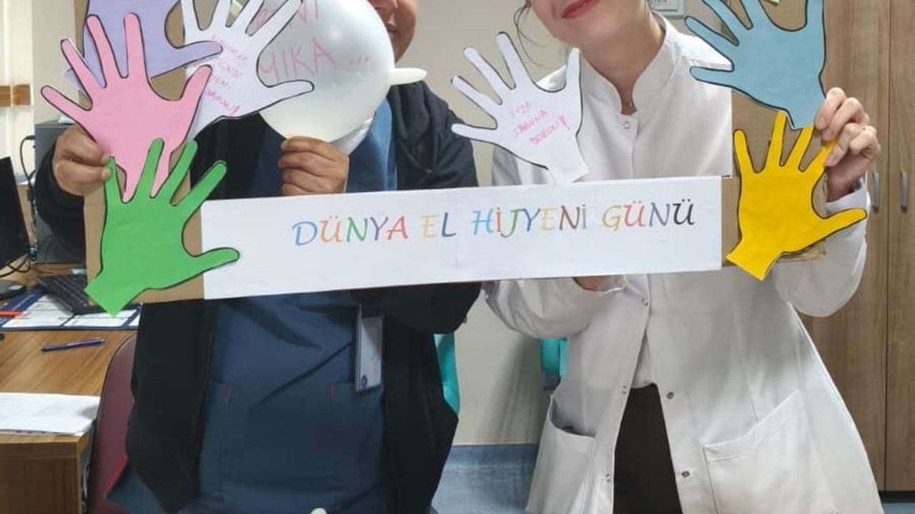 Kaynaşlı'da Dünya El Hijyeni Günü: Sağlık çalışanları el yıkama tekniklerini uygulamalı anlattı