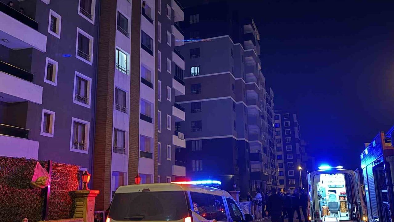 Kayseri'de 5’inci kattaki intihar girişimi polis ikna çalışmasıyla sonlandırıldı
