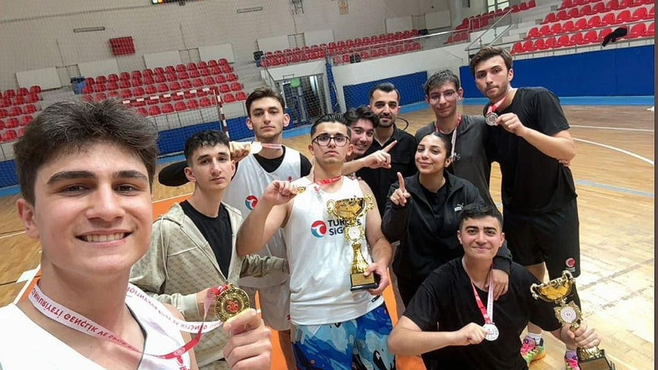 Kayseri'de 6. Sokaklar Bizim 3x3: Hasketbol Spor Kulübü'nden Çifte Başarı, Kırşehir Bölge Şampiyonasında Temsil