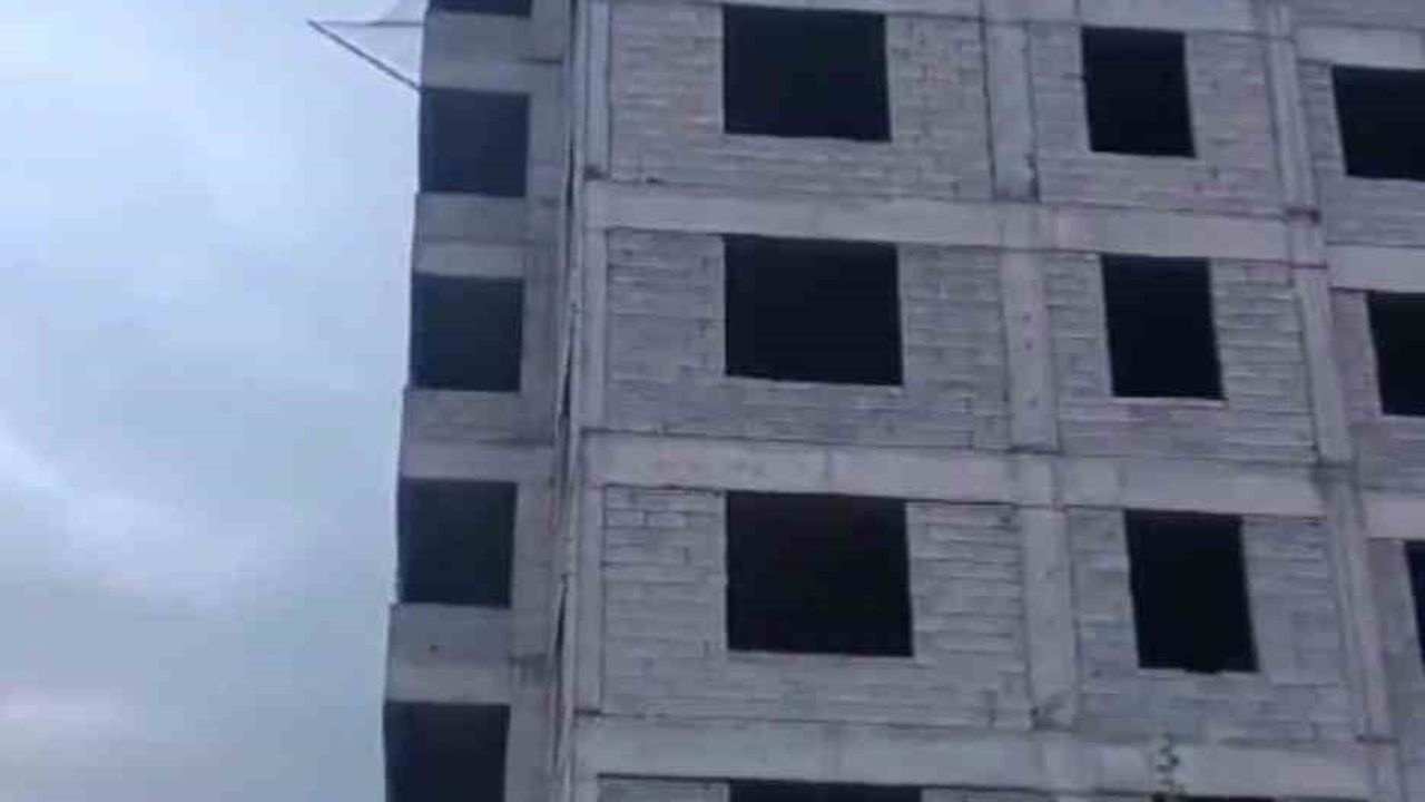 Kayseri'de 9. kattaki intihar girişimi sonlandırıldı: 16 yaşındaki genç 2 saatte ikna edildi