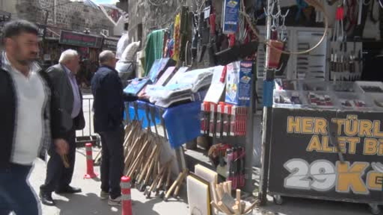 Kayseri'de bıçakçılarda Kurban Bayramı mesaisi: Uzmandan bıçak önerileri