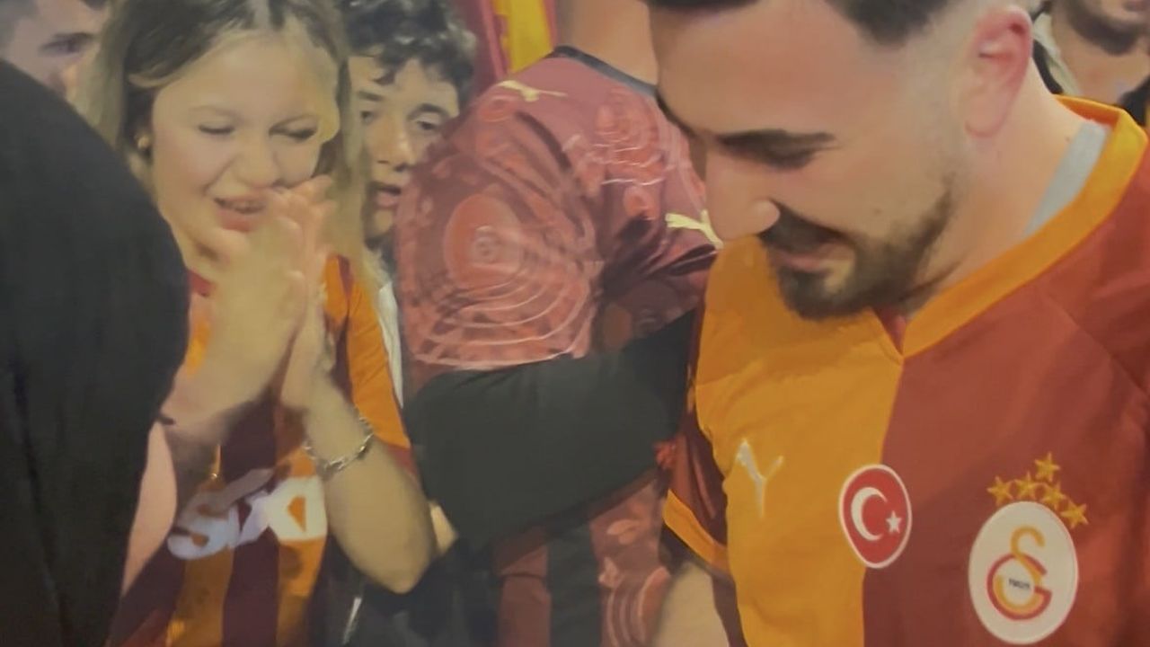 Kayseri'de Galatasaray şampiyonluk kutlamasında meydanda evlilik teklifi