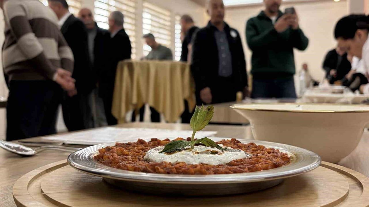Kayseri'de liseliler çölyak farkındalığı için glütensiz yemek yarıştı