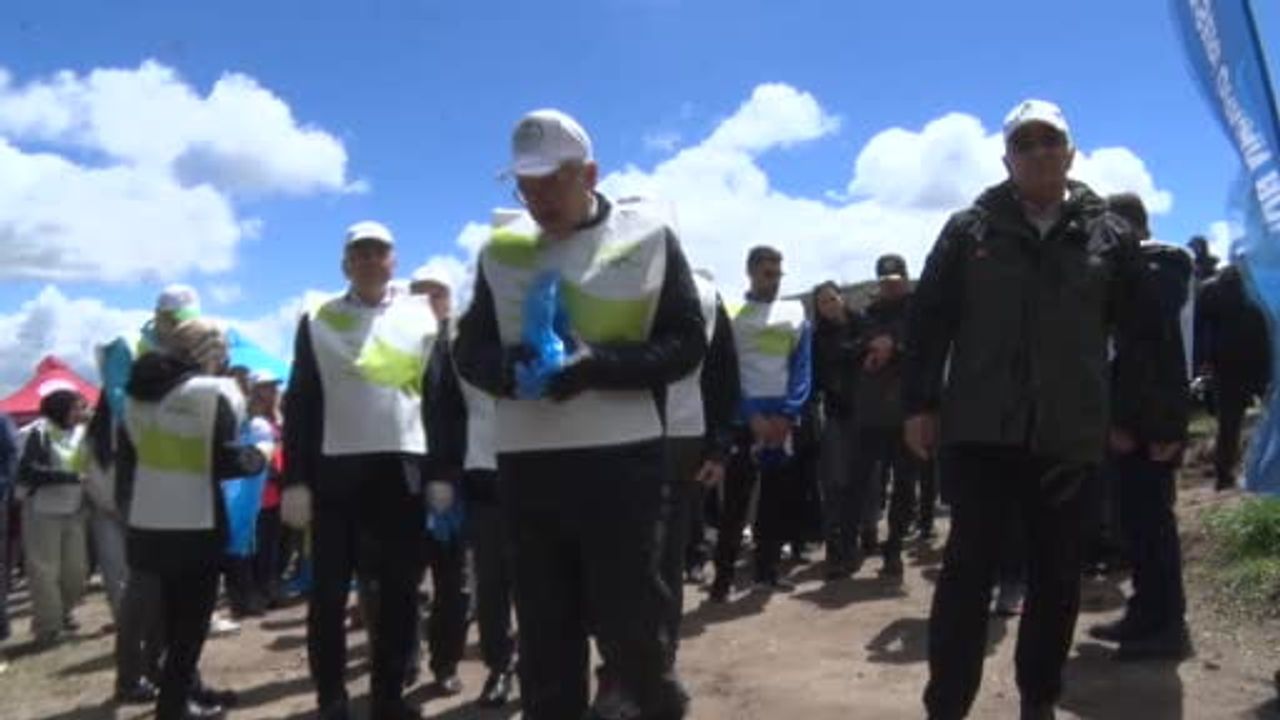 Kayseri'de 'Orman Benim' kampanyası kapsamında Lifos ormanında çevre temizliği yapıldı