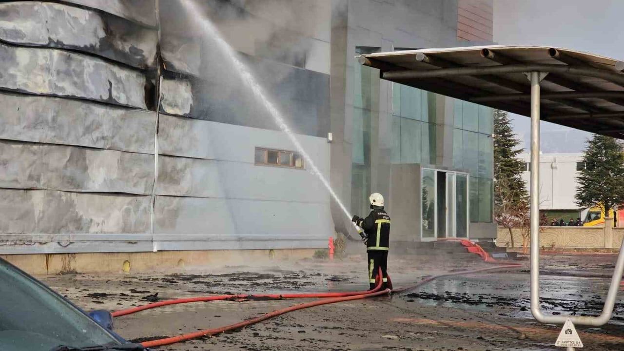 Kayseri'deki mobilya fabrikası yangını davasında 7 sanığın yargılanmasına devam edildi