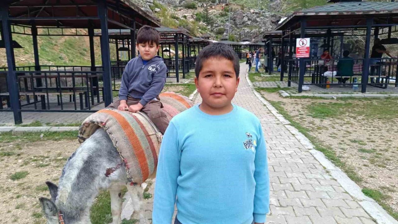 Kayseri Develi'de Homurlu Şelalesi'nde eşek turları başladı