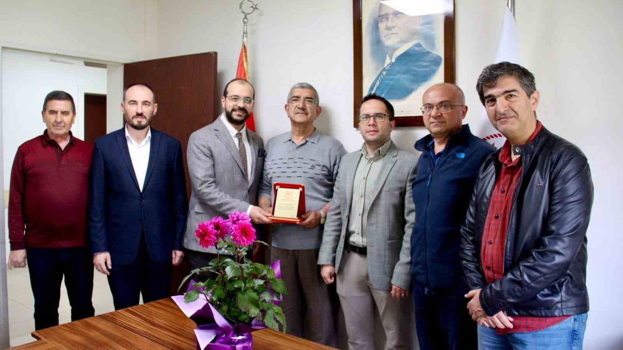 Kayseri Devlet Hastanesi'nde 43 Yıl Görev Yapan Uzm. Dr. Tevfik Haktanır İçin Veda Töreni