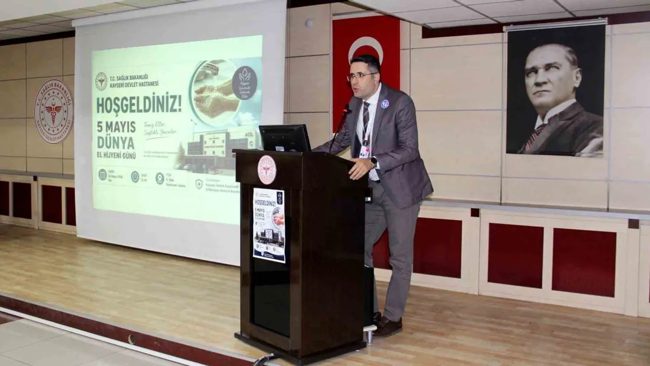 Kayseri Devlet Hastanesi'nde 5 Mayıs Dünya El Hijyeni Günü kapsamında personel eğitimi ve 'El Hijyeni Şampiyonları' duyuruldu