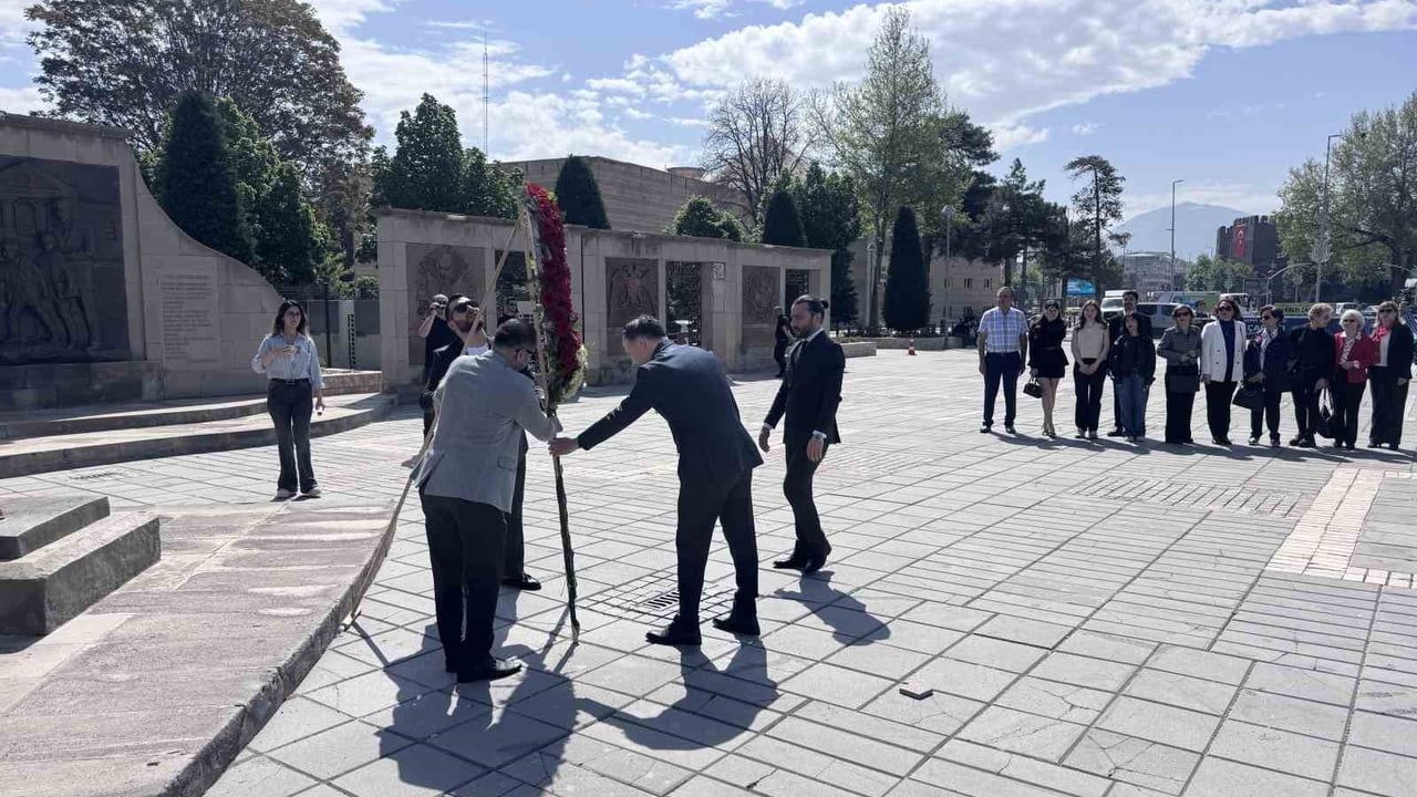 Kayseri Eczacı Odası Başkanı Akın: Plansız fakülte açılışları eczacılıkta istihdam krizine yol açıyor