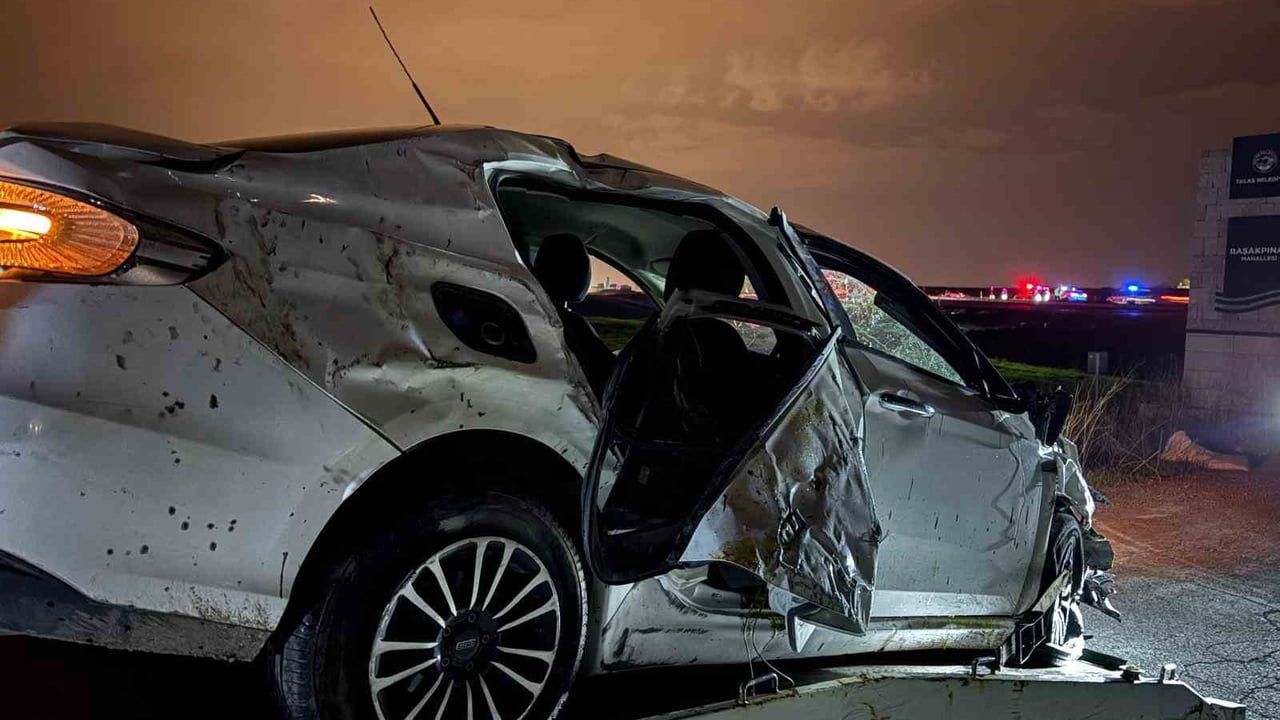 Kayseri-Malatya kara yolunda takla atan otomobil: Anne ağır, oğlu yaralı